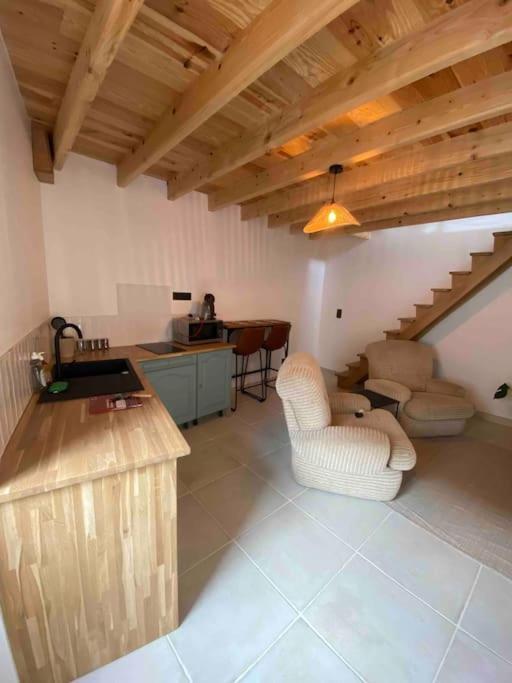 Ebreuil Petite Maison De Village מראה חיצוני תמונה